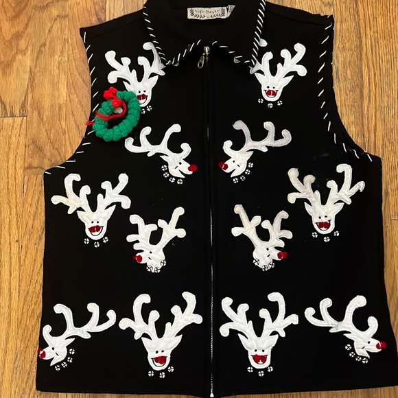 Christmas vest. Black and white w embroiled on reindeer. So festive!! Sz S EUC - Picture 2 of 7